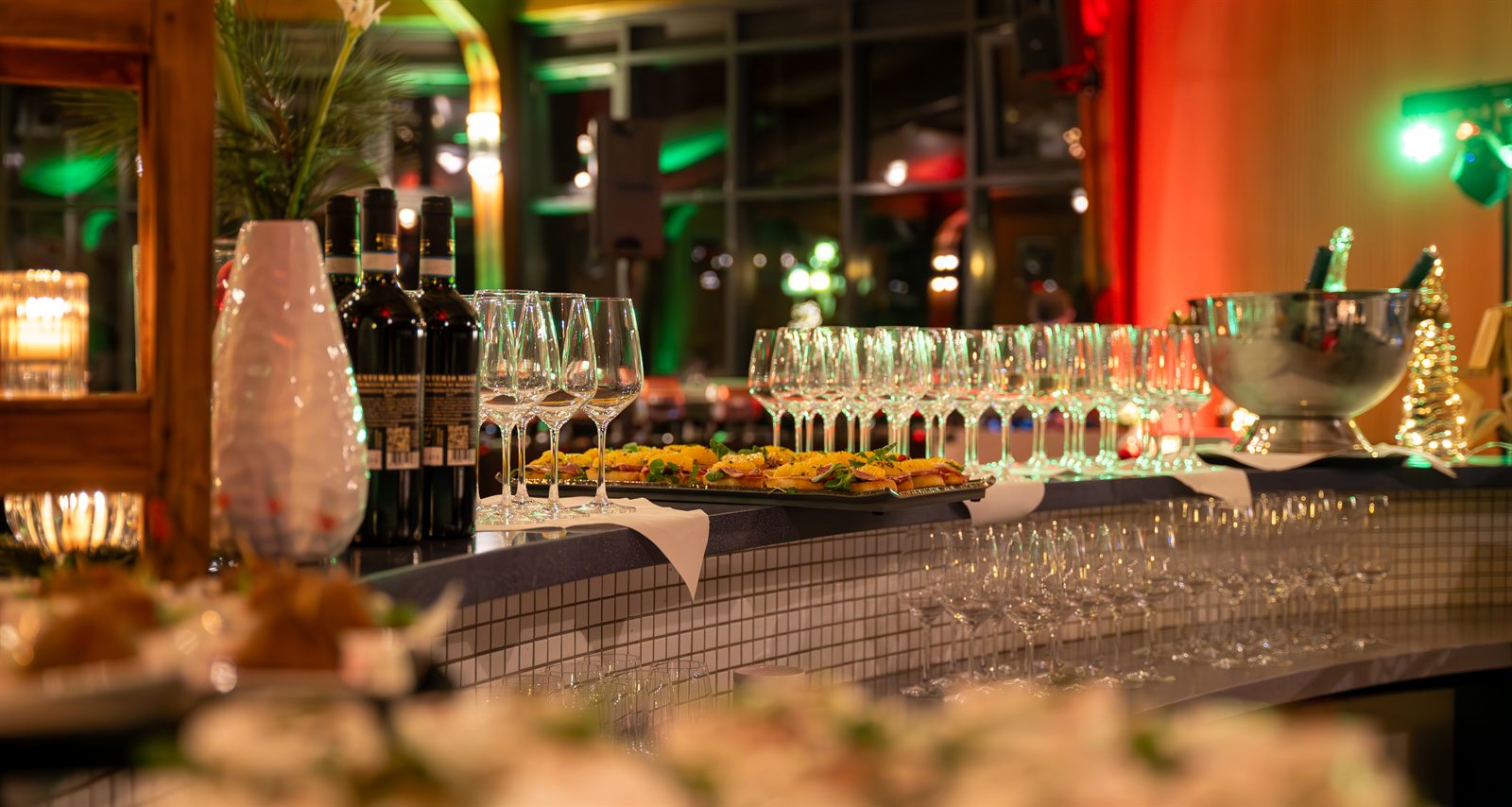 Bar in der Rotunde mit Barkeeper während einer Abendveranstaltung